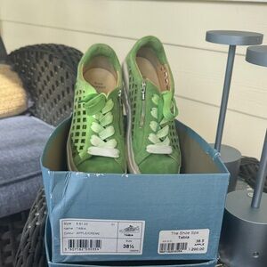 Tabia Women's Apple Green Casual Sneakers